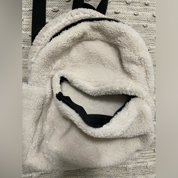 Urban Outfitters Sherpa Backpack - Picture 4 of 9